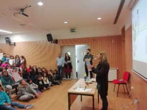 image009-300x225 Foram construidas armadilhas para captura das Vespas Velutinas