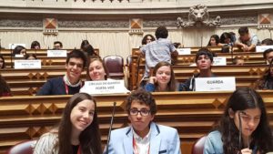 59636103_2234051800180305_8629976443251589120_n-300x169 Jovens fornenses na Assembleia da República