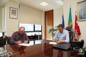 100674335_4620551717971005_2851130794393468928_o-300x200 Auto de consignação assinado entre Município da Guarda e empresa João Tomé Saraiva
