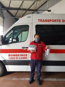 96007750_1331461777056049_8601206278401818624_o-225x300 Bombeiros de Fornos de Algodres recebem máscaras