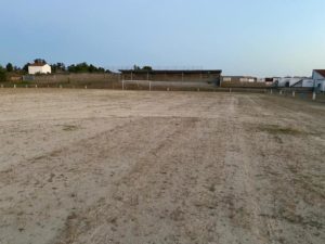 99418365_935022970255321_5815988702127587328_n-300x225 Ação de limpeza e manutenção no Campo de futebol N.S.Rosário em Pala