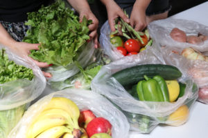 unnamed-2-300x200 Cerca de meio milhar de pessoas receberam fruta e produtos hortícolas  no concelho de Nelas