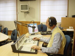 2-Luis-Celinio-a-realizar-o-Programa-nos-anos-2000-300x225 Programa “Escape Livre” celebra 48 anos