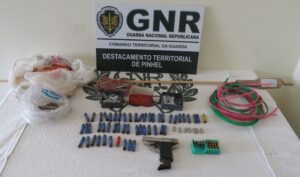GNR-Guarda-Apreensao-300x177 GNR Guarda – Detido por posse de explosivos e arma proibida em Pinhel
