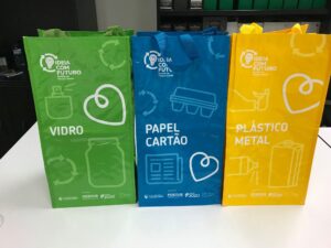 miniecopontos-300x225 Distribuição destes mini ecopontos em Nelas