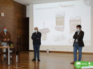 vespa-300x225 Apicultores do concelho de Fornos de Algodres recebem armadilhas de combate da vespa asiática