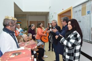 322105679_1827481280984655_1122856901108815960_n-300x200 Figueira de Castelo Rodrigo- Executivo Municipal visitou as IPSS do concelho em Dia de Reis