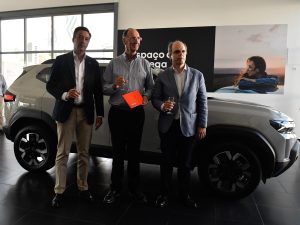 1_CEL_Novo_Dacia-8833-300x225 Escape Livre recebeu primeiro Dacia Duster 4x4 matriculado em  Portugal