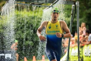 WhatsApp-Image-2025-06-10-at-19.49.18-300x200 Vinicius Gonçalves procura um bom resultado em competição internacional de triatlo