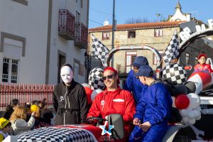 638714735_1373977224772877_2987677638546267872_n-300x200 Gouveia - Desfile de Carnaval encheu as ruas de cor, criatividade e alegria