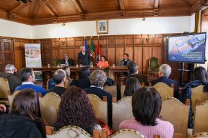 Assinatura-Contrato-Adjudicacao-Obra-Escola-Secundaria-FCR-3-300x200 Contrato de adjudicação da obra de reabilitação da Escola Secundária de Figueira de Castelo Rodrigo assinado