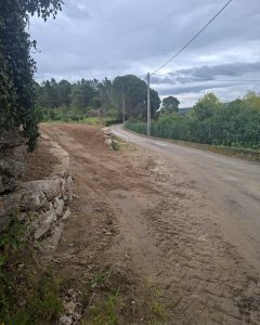 656963111_1369802478517950_1610941172781309738_n-240x300 Freguesia de Fornos de Algodres procedeu ao alargamento do Caminho da Laje Alta